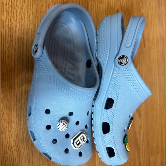 Women’s 10 Men’s 8 Size Crocs Carolina Blue Barely Worn w/jibbitz - Picture 2 of 5